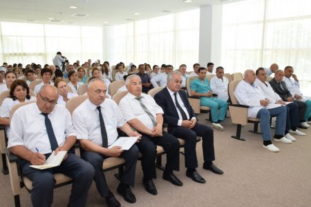 Quba Rayon İcra Hakimiyyətinin təşkilatçılığı ilə Rayon Mərkəzi Xəstəxanasında 17 iyun - Səhiyyə İşçilərinin Peşə Bayramı Gününə həsr olunan tədbir keçirilmişdir.