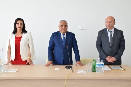 Quba Rayon İcra Hakimiyyətinin təşkilatçılığı ilə Rayon Mərkəzi Xəstəxanasında 17 iyun - Səhiyyə İşçilərinin Peşə Bayramı Gününə həsr olunan tədbir keçirilmişdir.