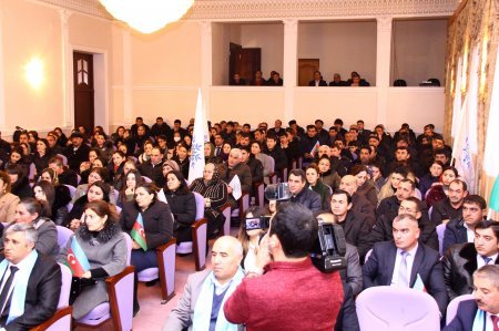  Aqil Məmmədov növbəti təbliğat kompaniyasını Mingəçevir şəhəri və Yevlax rayon ərazisində davam etdirmişdir.