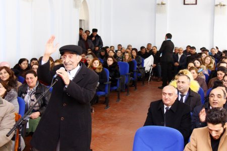  Aqil Məmmədov növbəti təbliğat kompaniyasını Mingəçevir şəhəri və Yevlax rayon ərazisində davam etdirmişdir.